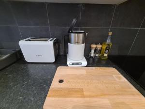 Split level luton town center flat