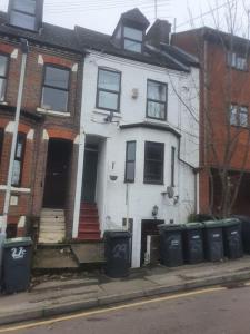 Split level luton town center flat