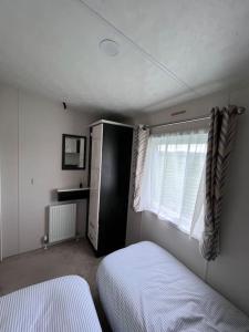 Cosy family farm static caravan