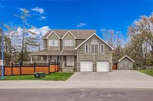 6 Bedroom Executive Cottage near Innisfil Beach Park - Innisfil