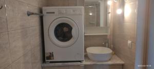 ΖΩΗ ΣΤΟ ΚΥΜΑ- Life on the wave