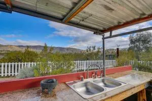 Outdoor Kitchen Mtn-View Morongo Valley Cabin! - Morongo Valley