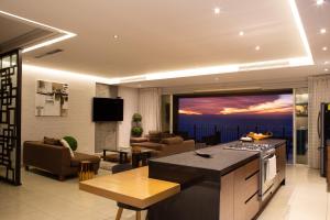 Gorgeous 15 Floor Grand Venetian