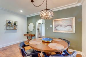 Chic Joplin Cottage with Patio Less Than 3 Mi to Town!