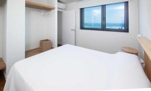 AG Casa Arnados,1ª linea de playa Razo con jardín