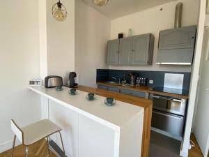 Appartements Superbe Vue sur le Vieux Port 70 m2 avec une Terrasse & Parking : photos des chambres