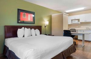 Studio with 1 King Bed - Non-Smoking room in Extended Stay America Suites - Detroit - Novi - Haggerty Road