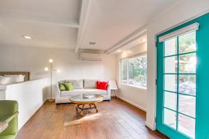 Palm Springs Studio with Outdoor Oasis and Hot Tub!