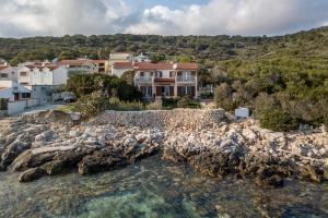 Apartments by the sea Milna, Vis - 8946