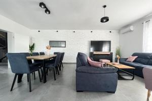 Family friendly house with a swimming pool Zadar - 22140