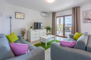 Apartments with parking space Crikvenica - 22295