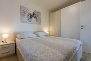 Apartments with parking space Crikvenica - 22295