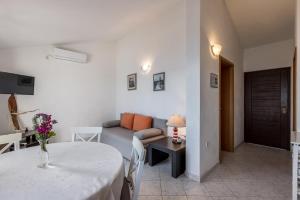 Apartments by the sea Milna, Vis - 8946