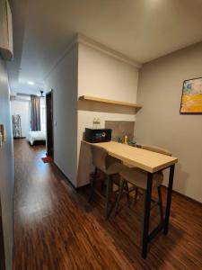 K AVENUE B09 STUDIO king BED