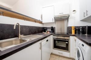 Élégance au Cœur du Vieil Antibes 2 Chambres climatisation 6 personnes