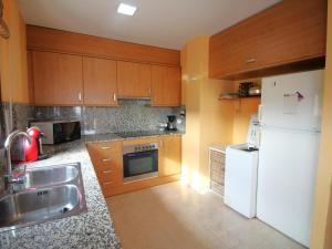 SANT JORDI - Apartamento con vistas la montaña, piscina comunitaria y garaje. - ES-228-44