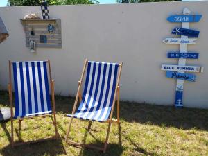 Maisons de vacances Maison avec piscine, tennis et aire de jeux a 950m de la plage de sable fin - Saint-Vincent-sur-Jard - FR-1-336-145 : photos des chambres