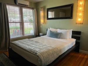 The Flagstone Boutique Inn & Suites