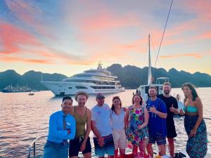 Scarlet Pearl Cruises - Wonder On Lan Ha Bay