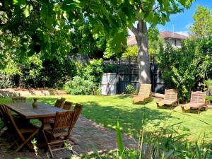 Elwood Eclectic Gem Walk to St Kilda beach - Flexible Home offering 4 or 6 Bedrooms. Contact us Now for Pricing on Request