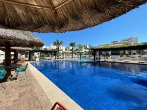 La casa del faro Azul Marino