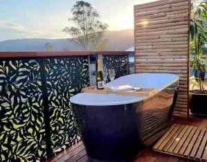 Mountview Alpaca Farmhouse - Laravale