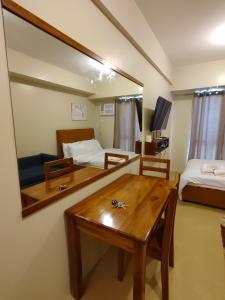 427 Tower 3 Avida Iloilo Pool View Comfy Cozy Central