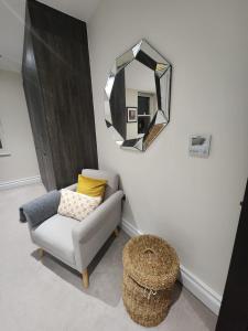 Kensington High Street One Bed with Air Con