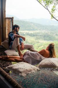 Cliffside Bamboo Treehouse with Heated Pool and View