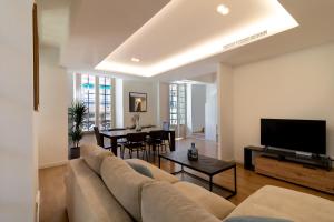 NT Luxury Central Duplex with Terrace & Parking