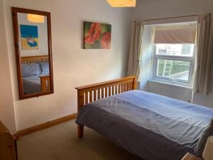 Tenby Cottage with Parking