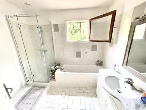 Villas Stunning Mountain Views with Secluded Private Pool : photos des chambres