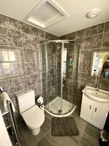 West Lodge 3 bedrooms, near golf course and river