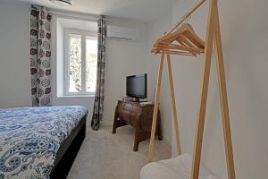Maisons de vacances La Cigale - Vieux Village - Charmante Maisonnette climatisee avec Jardin : photos des chambres