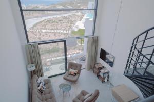 Modern and spacious apartment with beautiful roof terrace and sea view