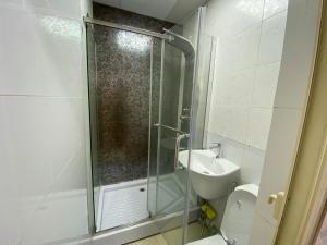 Nice Single Rooms for "girls" only in Dubai, Marina