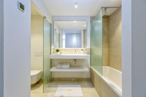 ViVi Homes -Ivy - Sea view - outside kitchen bbq - pool
