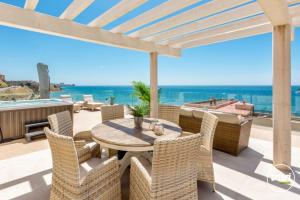 ViVi Homes - La Ola Pool, Terrace & Sea View