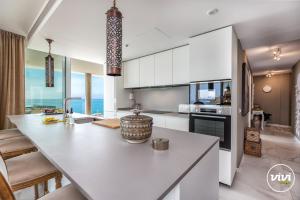 ViVi Homes - La Ola Pool, Terrace & Sea View