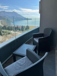 Cozy sea view apt with garage