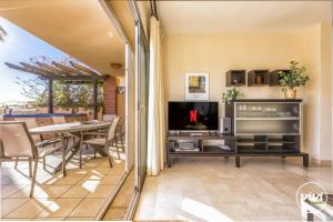 ViVi Homes - Olsson Pool, Terrace & Beach