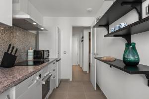 Nohemi - elegant city and beach apartment