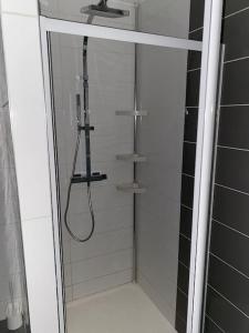 Studio moderne entièrement rénové.