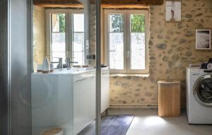 2 Bedroom Stunning Home In Les Mées