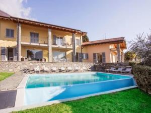 Ossuccio Sanny-Grande B sleeps 8 with POOL by Italian Apartments