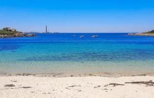 Nice Home In Plouguerneau With Wifi