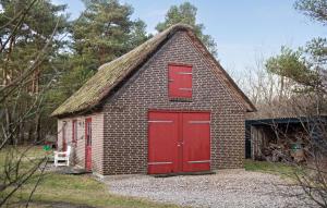 3 Bedroom Lovely Home In Henne