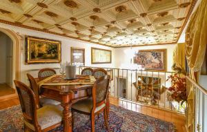 3 Bedroom Stunning Apartment In Catania