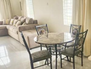 House - Sleeps 4 & Free Parking