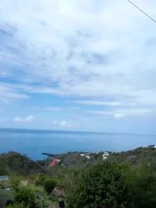 STUDIO / HAUT DE VILLA / / VUE SUR MER / SALONORAT - Mathurin Noël